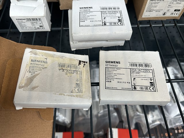 Partij meterkast toebehoren w.o. smelt- en mespatronen en magneetschakelaars ca. 65x siemens - afbeelding 3 van  8
