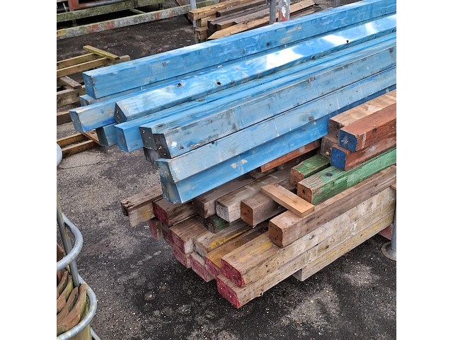 Partij metselprofielen in transportbok - afbeelding 2 van  7