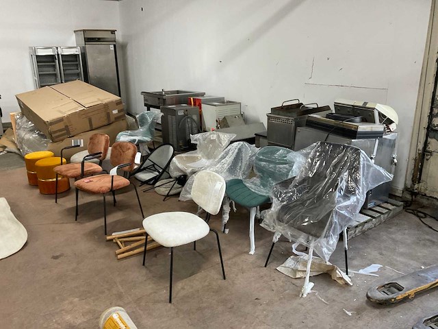 Partij meubilair - afbeelding 1 van  18