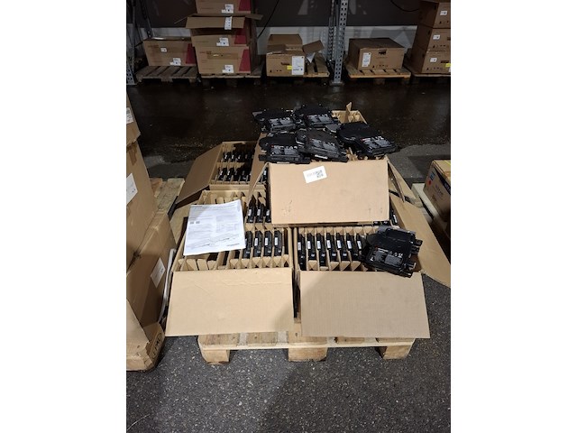 Partij micro omvormer enphase, diverse modellen - afbeelding 1 van  10