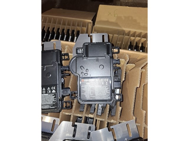 Partij micro omvormer enphase, diverse modellen - afbeelding 8 van  10