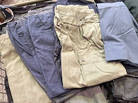 Partij militaire broeken - afbeelding 1 van  4