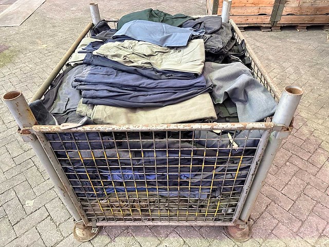 Partij militaire broeken - afbeelding 3 van  4