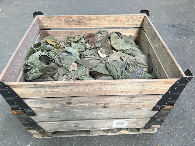 Partij militaire petten en caps - afbeelding 2 van  3