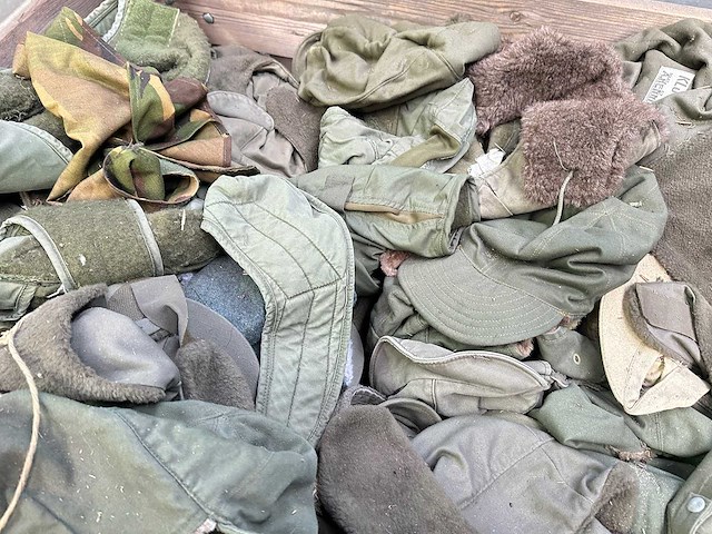 Partij militaire petten en caps - afbeelding 3 van  3