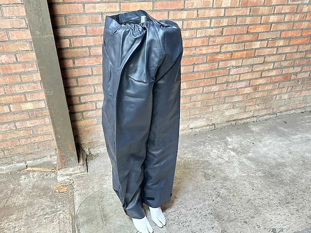 Partij militaire regenkleding - afbeelding 1 van  7