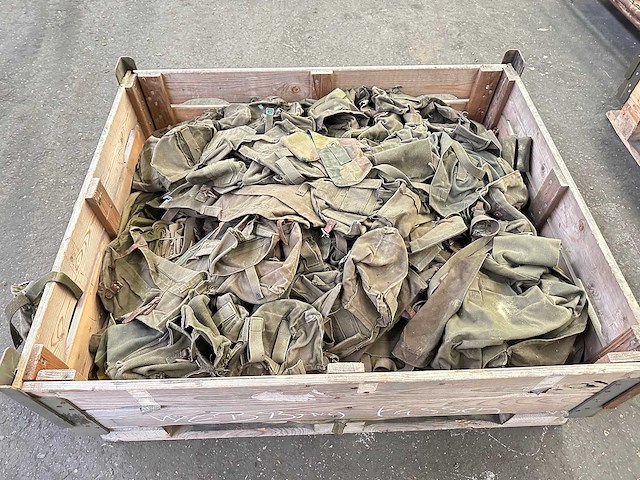 Partij militaire tassen - afbeelding 2 van  5