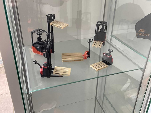 Partij miniatuurwagens - afbeelding 1 van  2