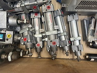 Partij mix - pneumatische cilinders, frequentieregelaar, voedingen & elektronica - afbeelding 2 van  11