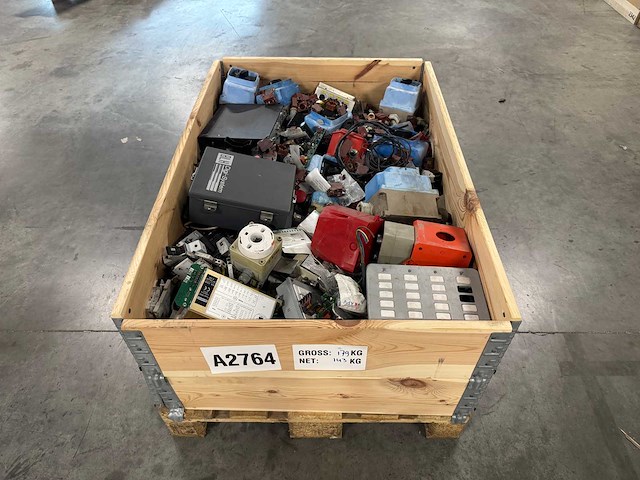 Partij mix electronica & automatisering (143kg) - afbeelding 1 van  9