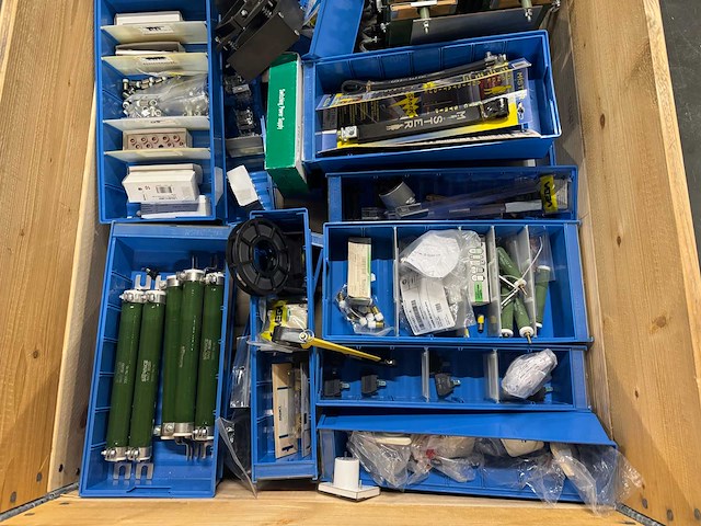 Partij mix electronica & componenten (65kg) - afbeelding 2 van  9