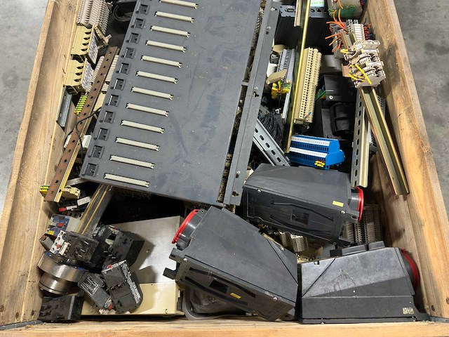 Partij mix electronica / industriële automatisering uit schakelkasten - afbeelding 2 van  8