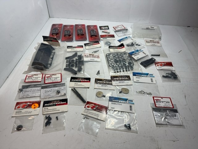 Partij mix rc onderdelen 28 stuks arrma, robitronic, kyosho en lrp - afbeelding 1 van  5