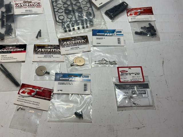 Partij mix rc onderdelen 28 stuks arrma, robitronic, kyosho en lrp - afbeelding 4 van  5