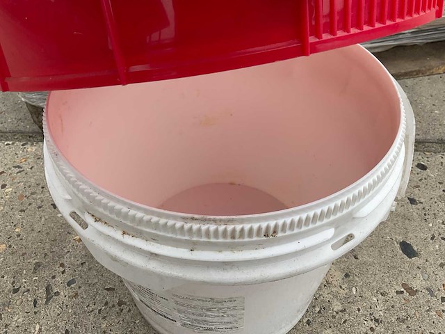 Partij m&m emmers met schroefdeksel - afbeelding 1 van  2