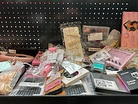 Partij mode- en haaraccessoires w.o. notino, misswink, invisibobble, magefy - afbeelding 3 van  9
