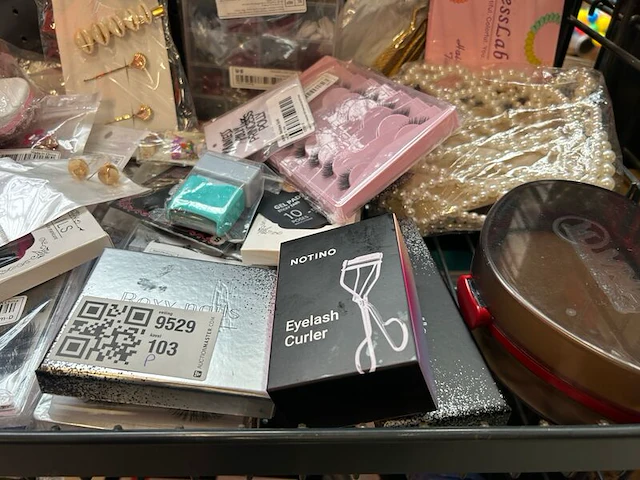 Partij mode- en haaraccessoires w.o. notino, misswink, invisibobble, magefy - afbeelding 5 van  9