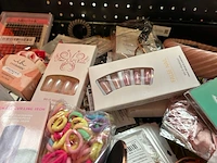 Partij mode- en haaraccessoires w.o. notino, misswink, invisibobble, magefy - afbeelding 7 van  9