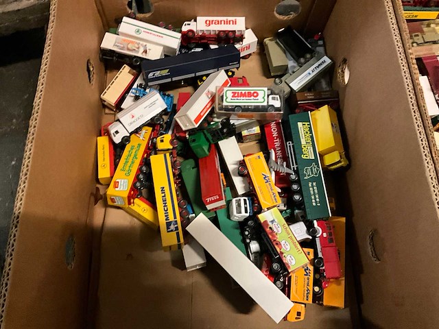 Partij model vrachtwagens - afbeelding 4 van  5