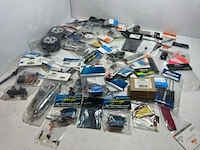 Partij modelbouw artikelen - elektronica, banden, servos, uitlaten