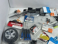 Partij modelbouw artikelen - elektronica, banden, servos, uitlaten - afbeelding 3 van  10