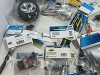 Partij modelbouw artikelen - elektronica, banden, servos, uitlaten - afbeelding 8 van  10