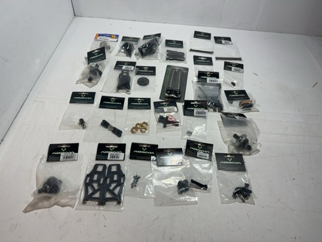 Partij modelbouw onderdelen - 26 stuks absima - afbeelding 1 van  4