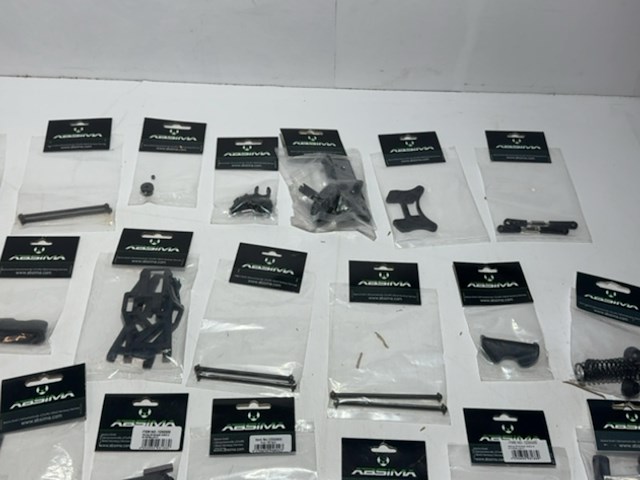 Partij modelbouw onderdelen - 34 stuks absima - afbeelding 3 van  7