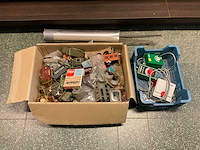 Partij modelspooronderdelen, regelaars en rails - afbeelding 1 van  4