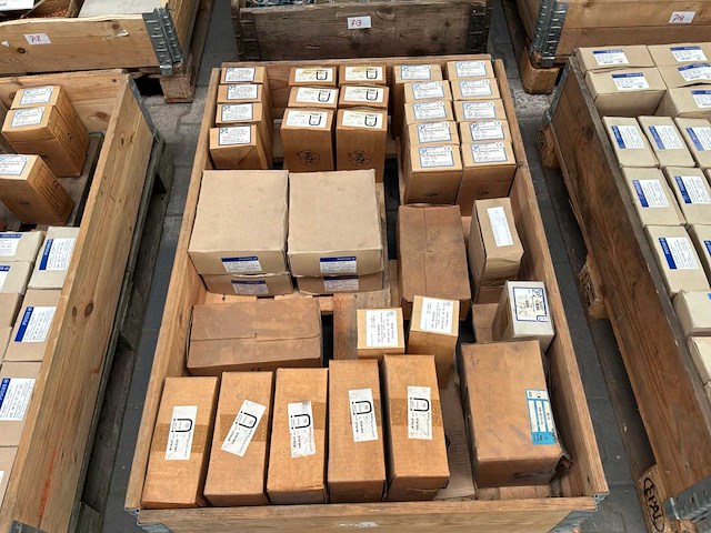 Partij moeren, bouten en ringen (4450x) - afbeelding 1 van  13