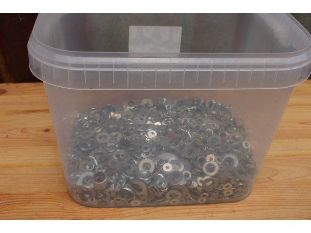 Partij moeren en ringen 5100 gram - afbeelding 1 van  11
