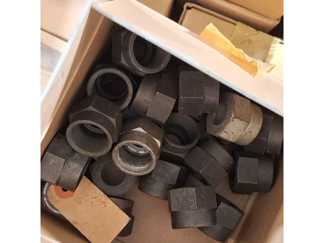 Partij moeren en ringen - afbeelding 4 van  5