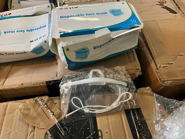Partij mondkapjes en -maskers - afbeelding 1 van  7