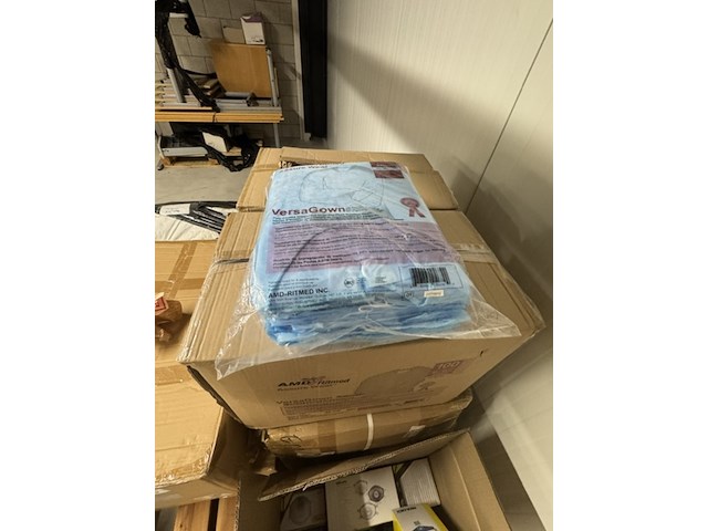 Partij mondkapjes en beschermende partij kleding - afbeelding 3 van  8