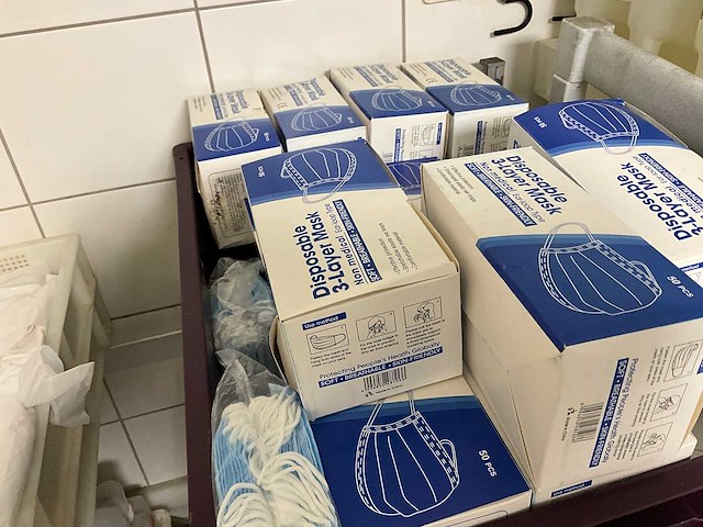 Partij mondkapjes en schorten - afbeelding 2 van  3