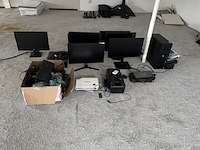 Partij monitoren en diverse hardware - afbeelding 1 van  7