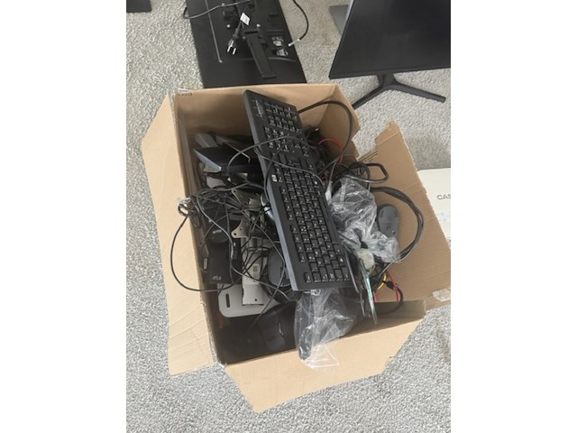 Partij monitoren en diverse hardware - afbeelding 7 van  7