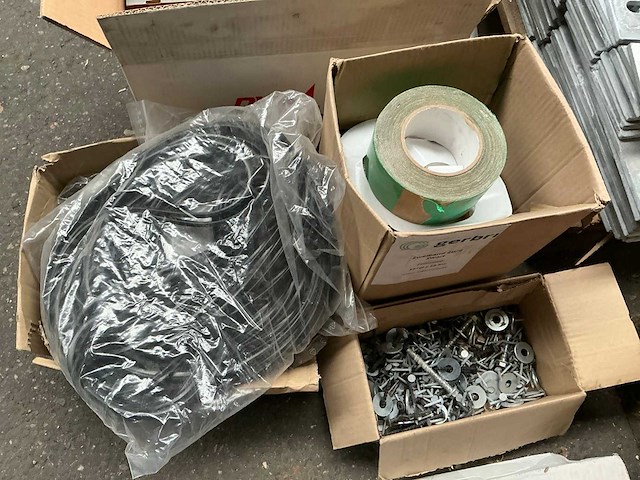 Partij montagemateriaal - afbeelding 3 van  18