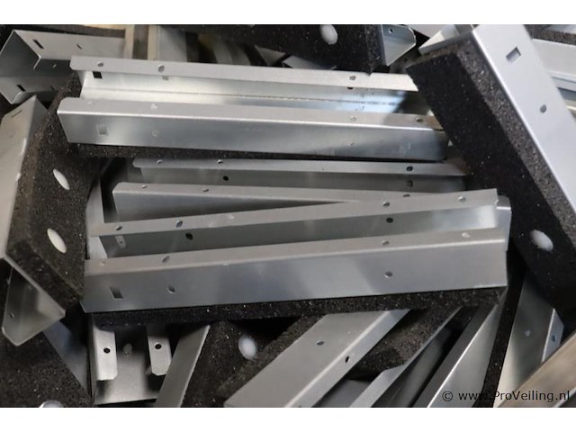 Partij montagemateriaal/profielen t.b.v. zonnepanelen - afbeelding 2 van  4