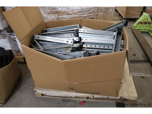 Partij montagemateriaal/profielen t.b.v. zonnepanelen - afbeelding 1 van  4