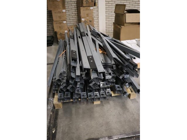 Partij montagemateriaal/profielen t.b.v. zonnepanelen - afbeelding 1 van  4
