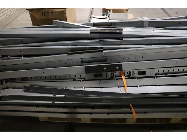Partij montagemateriaal/profielen t.b.v. zonnepanelen - afbeelding 2 van  4