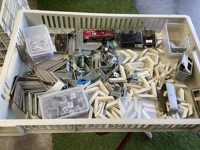 Partij montagematerialen - afbeelding 2 van  5