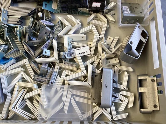 Partij montagematerialen - afbeelding 5 van  5