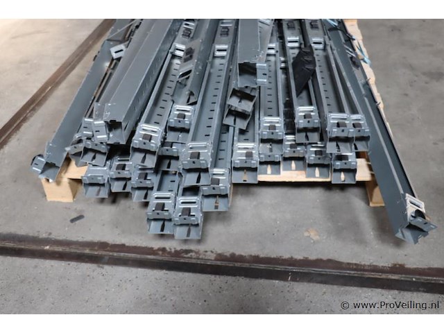 Partij montagerails t.b.v. zonnepanelen - afbeelding 2 van  5