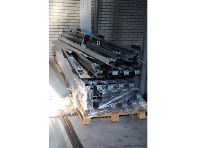Partij montagerails t.b.v. zonnepanelen - afbeelding 1 van  5