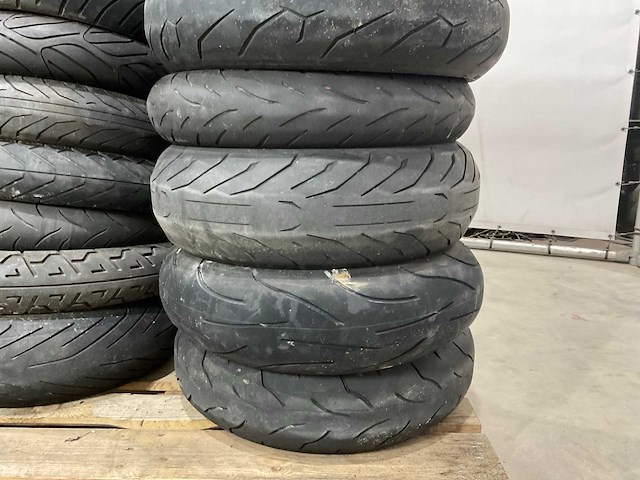 Partij motor banden - afbeelding 2 van  10