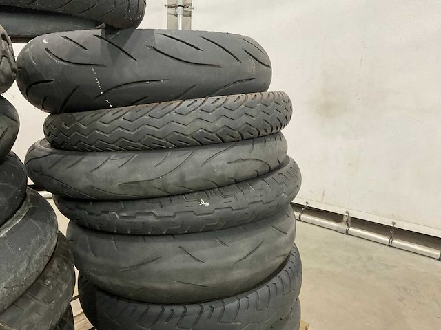 Partij motor banden - afbeelding 2 van  11
