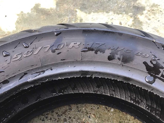 Partij motorbanden - afbeelding 5 van  13