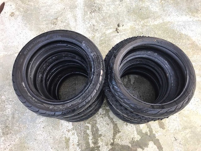 Partij motorbanden - afbeelding 7 van  13